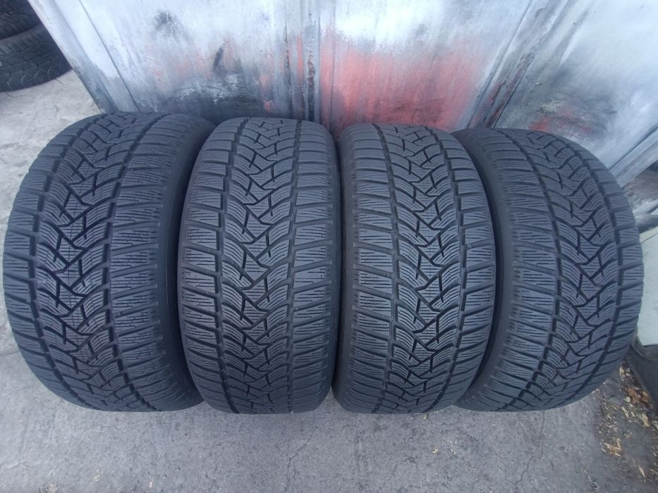 225/50/17 Dunlop .