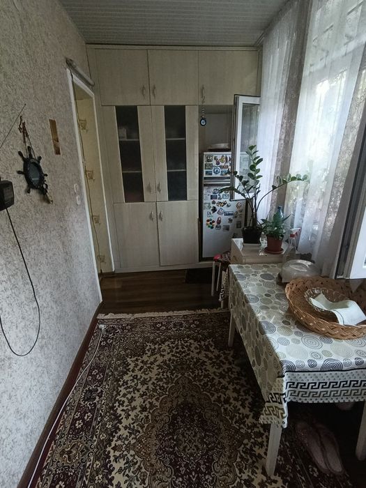 Продается квартира на Чиланзаре-13  2/2/5 кирпич бал 2/6 мебель и техн