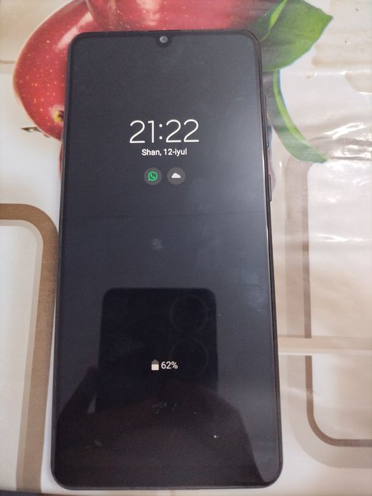 Samsung galaxy a31 sotiladi narxi 500ming sum sababi ekranda chiziq bo