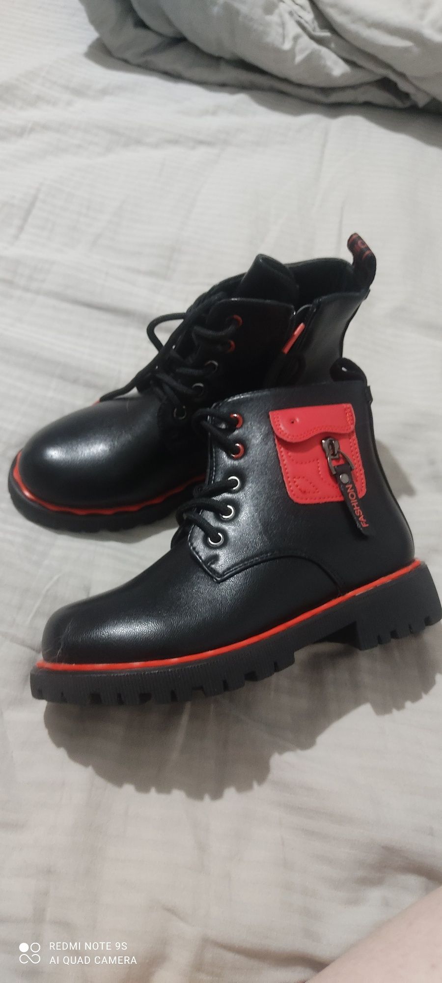 Продам ботинки на девочку