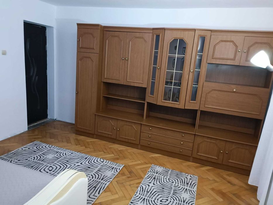 Inchiriez apartament cu 2 camere, zona Traian