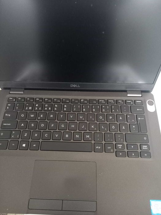 Un laptop   Dell  8Gb
