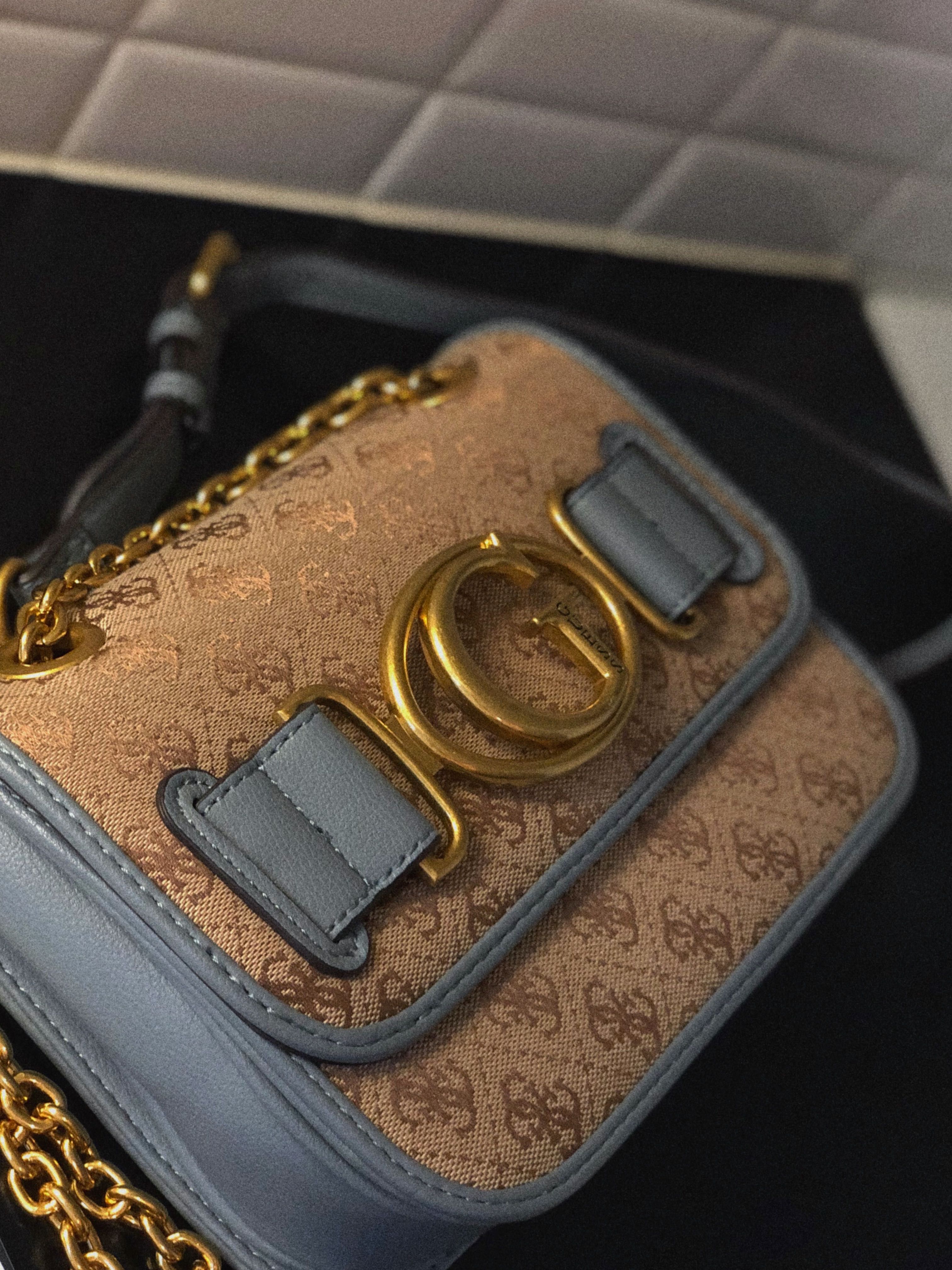 Оригинална дамска чанта Guess