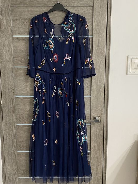 Rochite elegante cu paiete