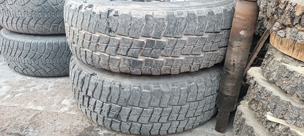 Продам резину  с дисками на Мицубиси