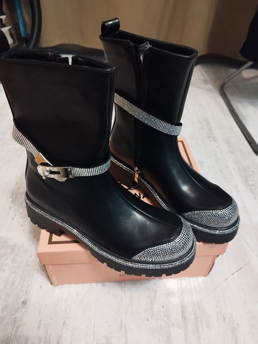 Боти с камъчета блестящи