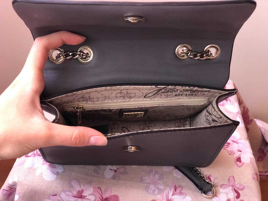 Оригинална чанта Guess