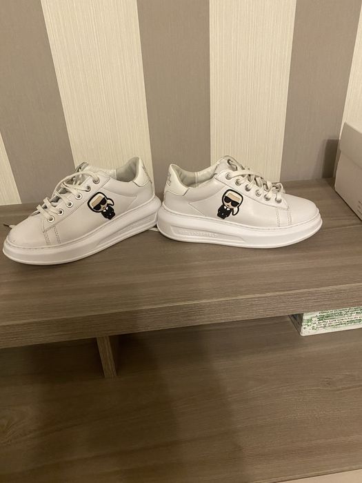 Asidasi Karl Lagerfeld