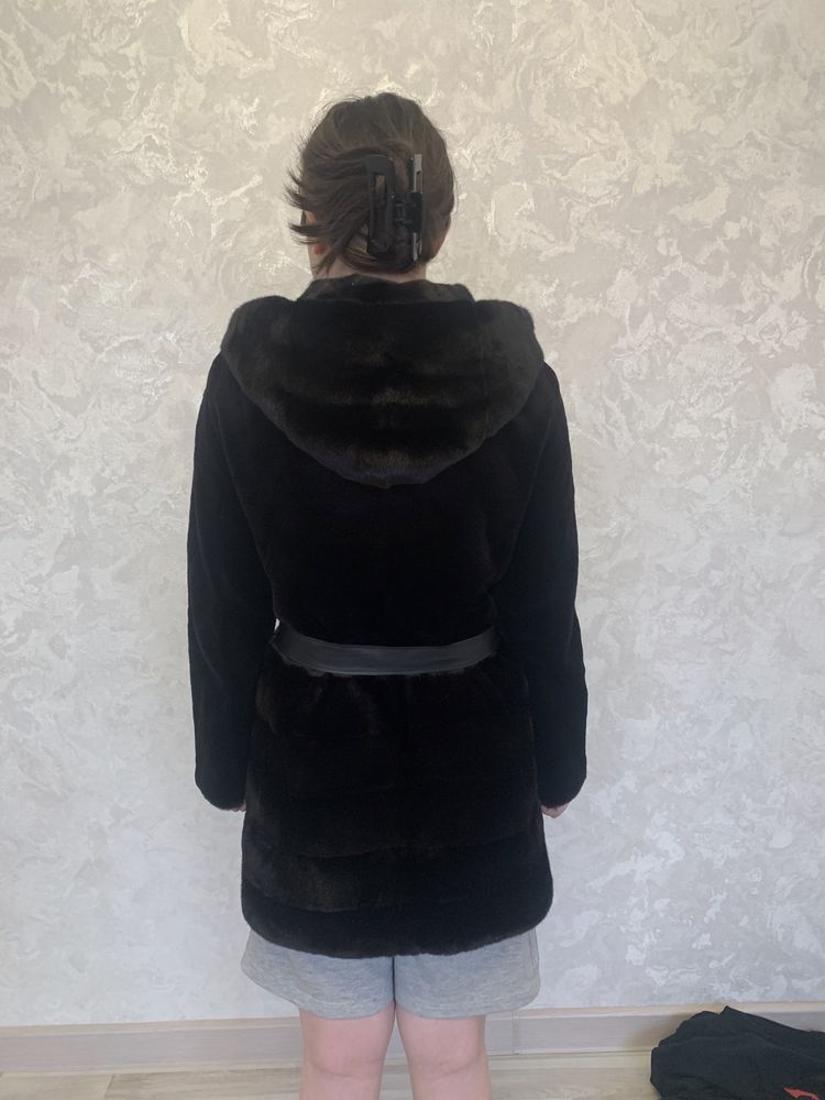 Продам норковую шубу р.42