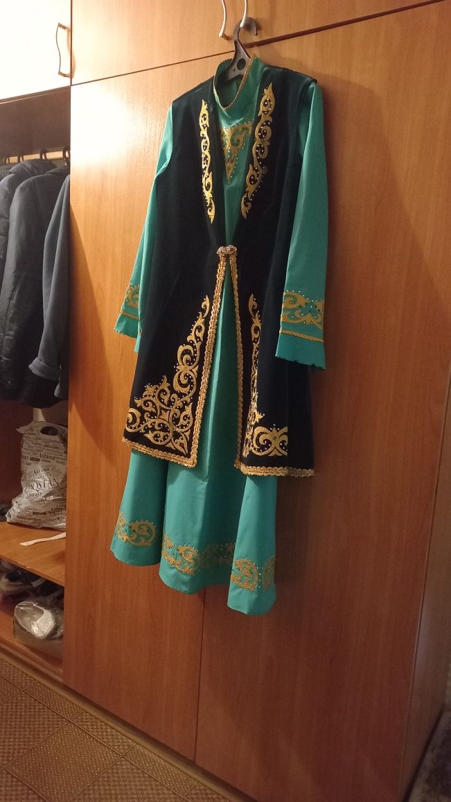 Продам казахский женский национальный костюм