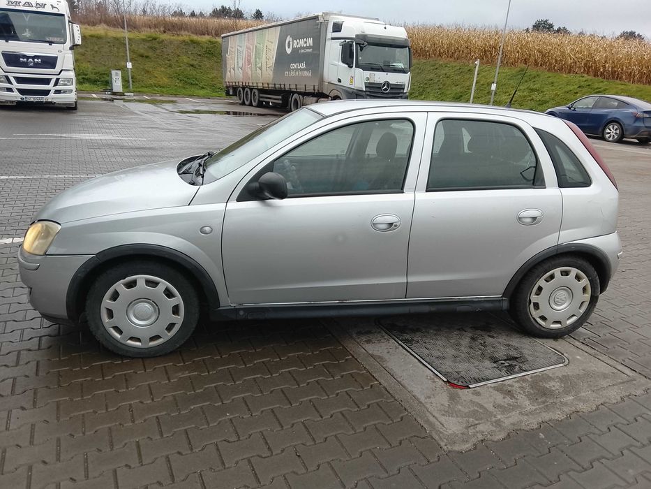 Vând CORSA an 2005