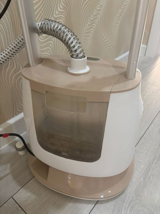 Продаётся пылесос- пароотпариватель.