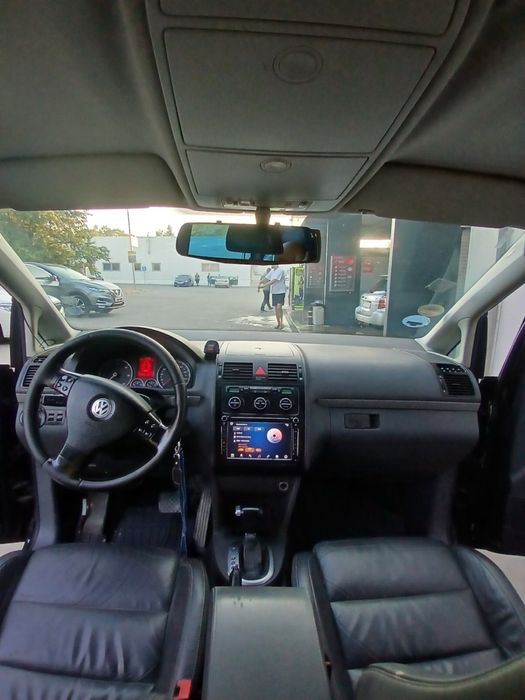 Продавам Volkswagen Touran