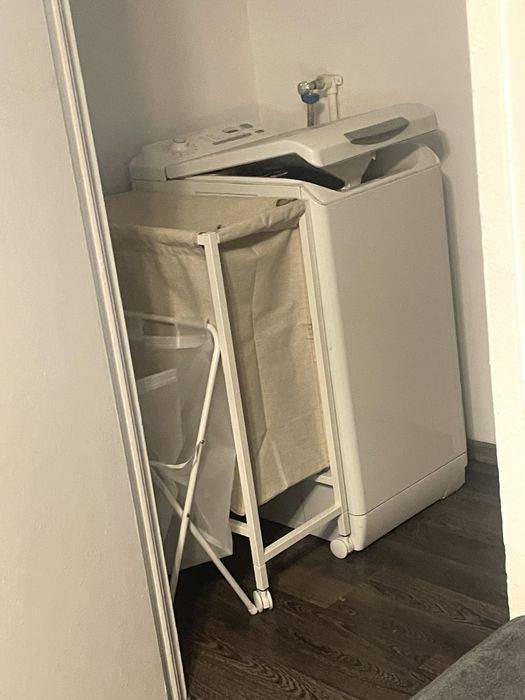 Inchiriez apartament 2 camere ultracentral, mobilat si utilat modern.