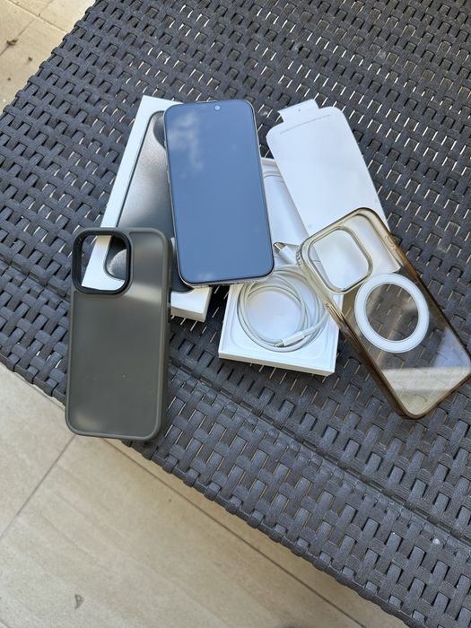 Vand iPhone 15 Pro 256GB, factura, cutie