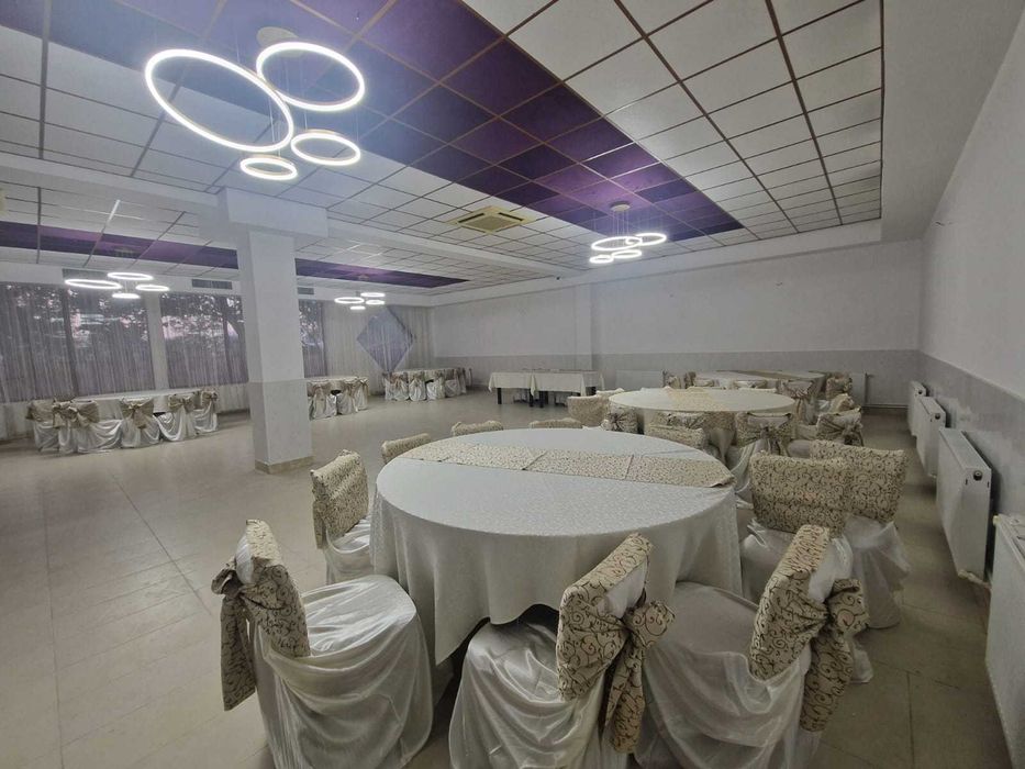 Mese rotunde lemn ( 8 - 10 persoane) pentru evenimente