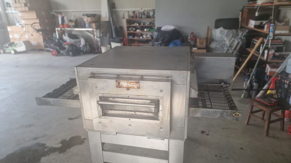 Cuptor electric pentru covrigi cu banda