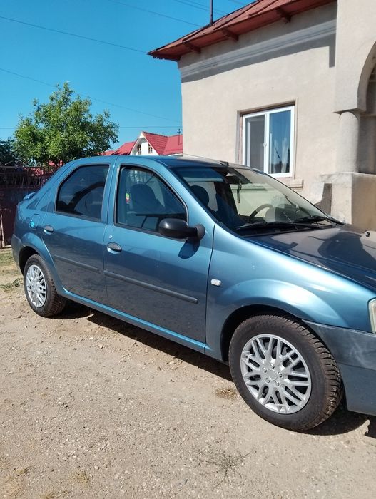 Vând Dacia Logan