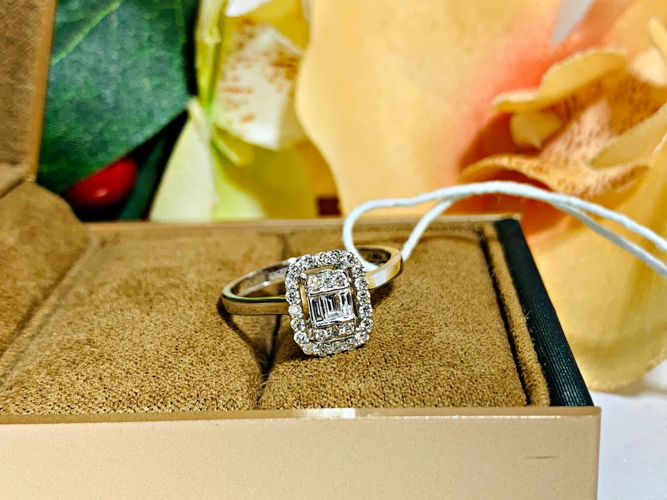 золотое кольцо с багетными бриллиантами