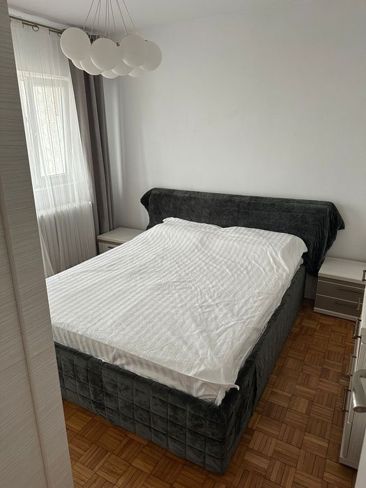 Pat tapițat 160x200 cu somieră – stare foarte bună