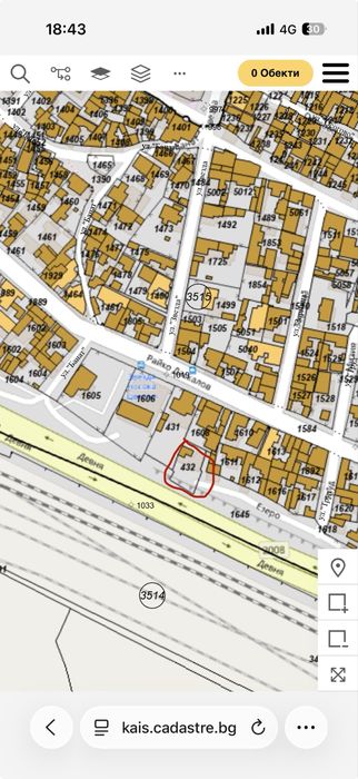 Парцел с къща за събаряне