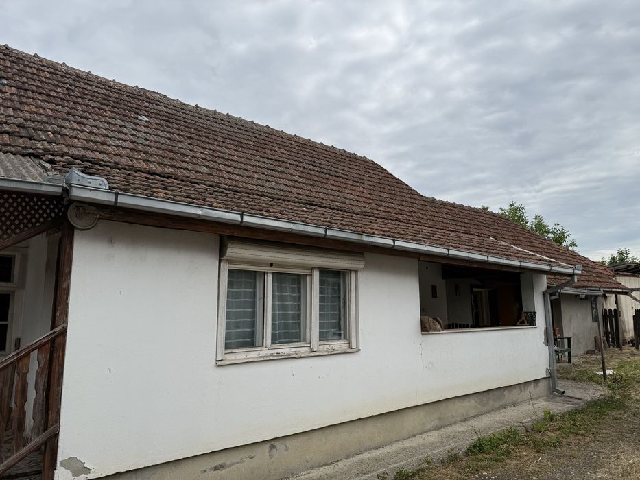 Casă cu 24 ari de teren