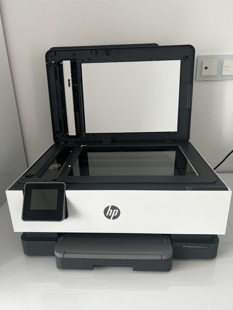 Vând imprimnată HP Office Jet Pro 8022e