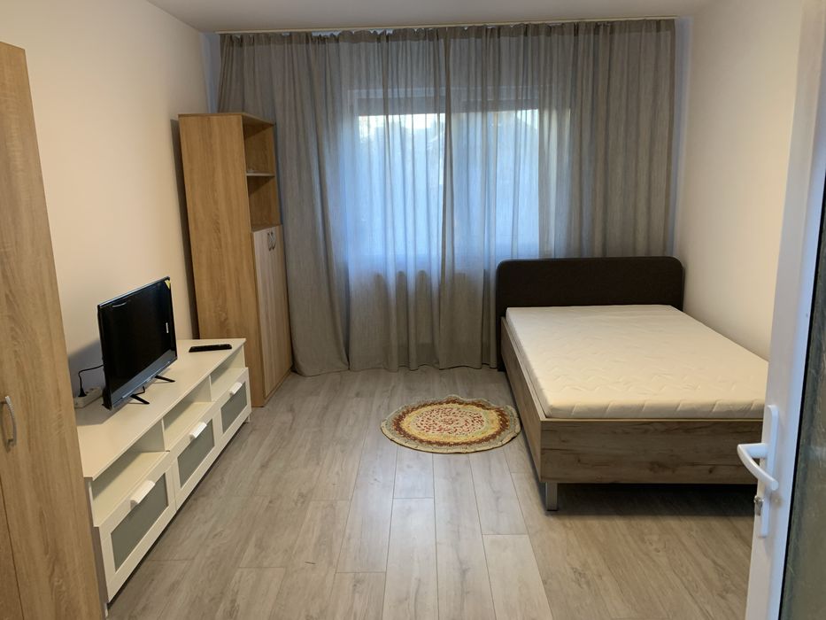 Ofer spre inchiriere garsoniera Poarta 6
