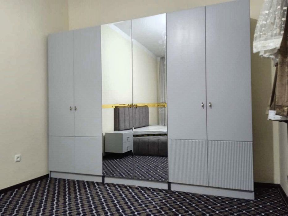 Мебель сотилади. Спальня кроват трюмо и шкаф