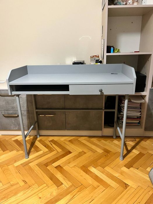 Бюро Икеа / IKEA Hauga сиво