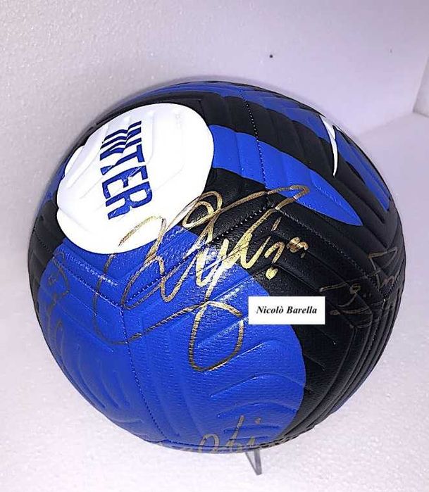 Minge semnata de Inter - Lautaro Martinez Nicollo Barella