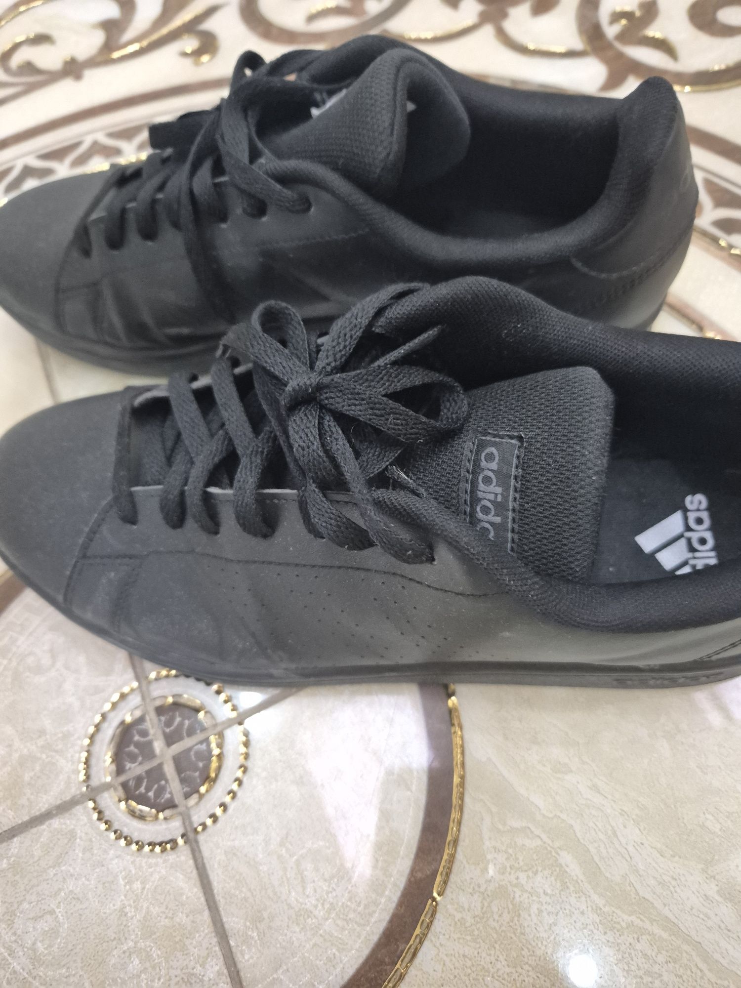 Кроссовки Adidas оригинальные 43 размер