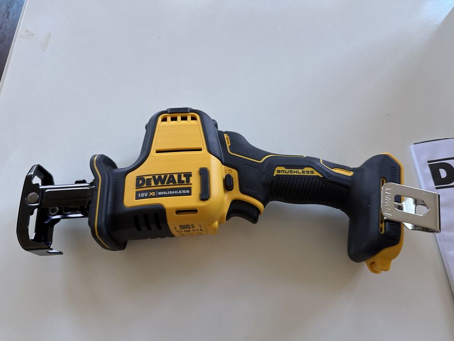 Fierăstrău compact tip sabie Dewalt DCS369N 18V XR motor fără perii