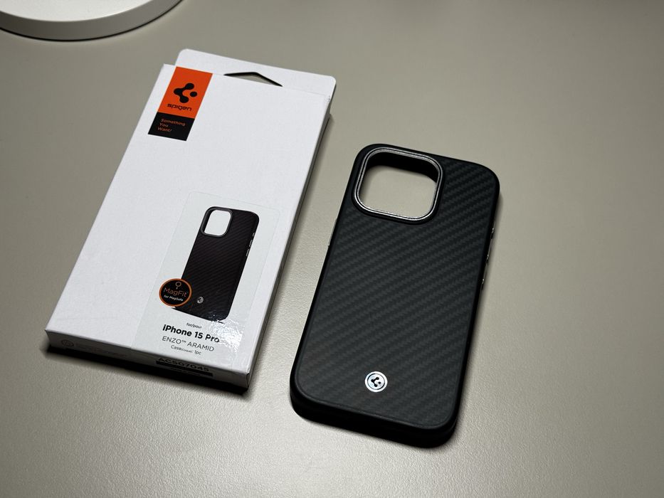 Husa Spigen Enzo Aramid Kevlar iphone 15 pro
