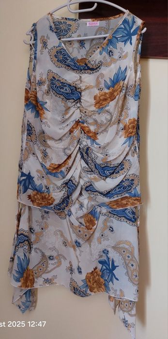 Vând costum de damă