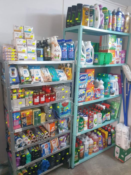 Rafturi de magazin pentru marfa