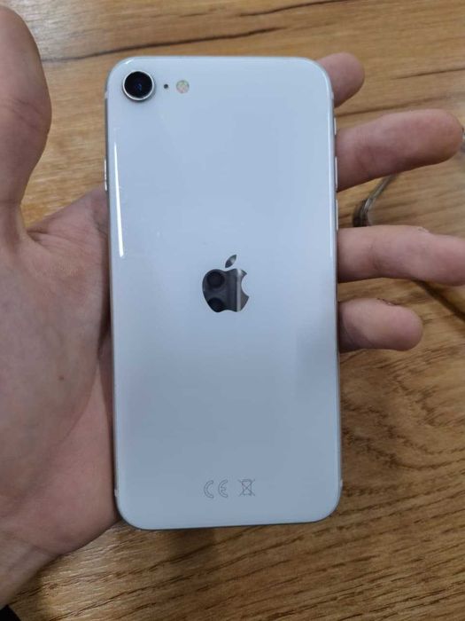 Продам Iphone SE2020