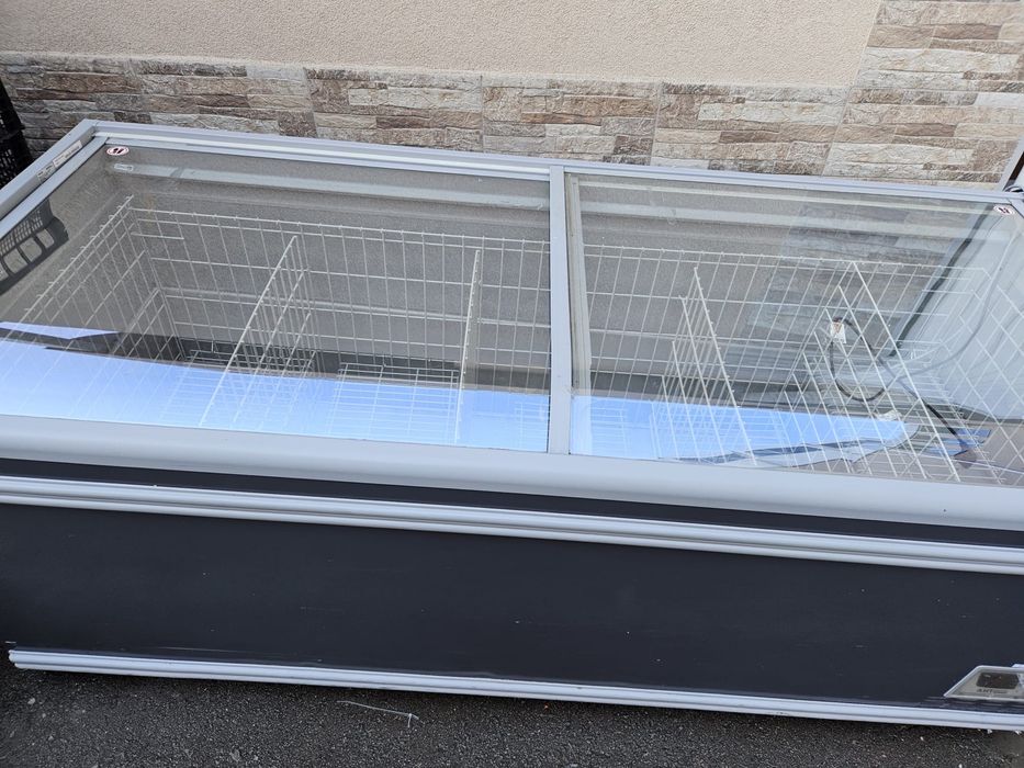 Минусова витрина фризер aht 210