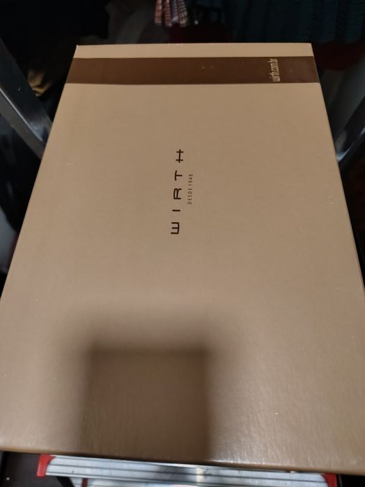 Лоуфъри естествена кожа