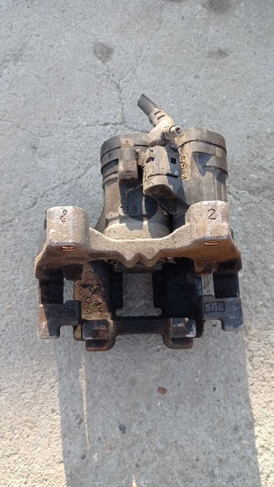 Etrier electric dreapta spate VW Passat B8