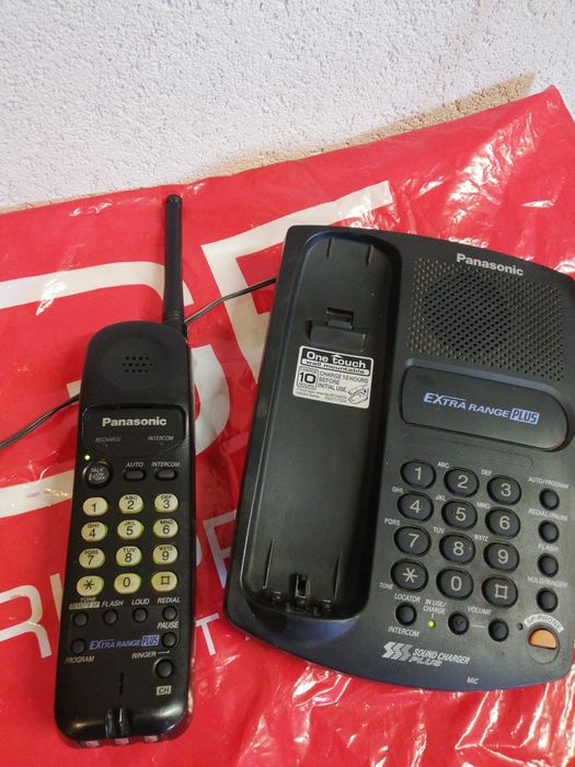 Домашен стационарен телефон Panasonic KX-TC1035BXB - безжична слушалка
