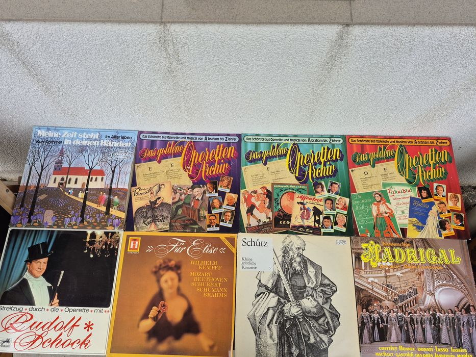 Vând 150lp Discuri Vinil cu muzică clasică,pentru pick-up 
Lot 150lp D