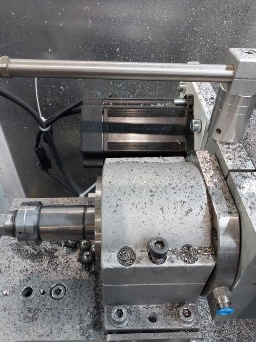 Masina de frezat CNC,