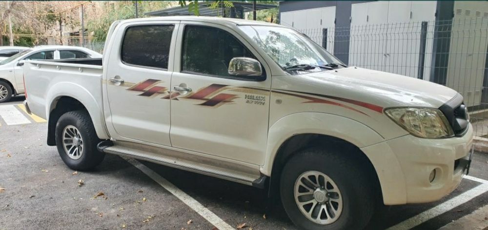 Тойота Хайлюкс (Пикап)