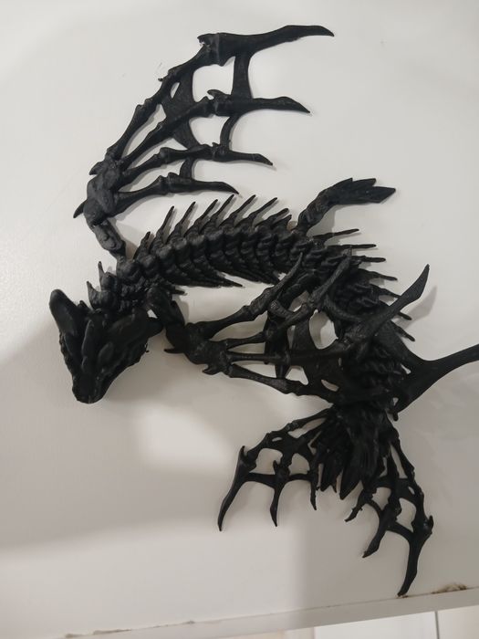 Игрушка в виде скелета дракона черный цвет