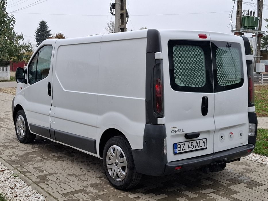 Opel vivaro 1.9 diesel,înmatriculat ro,acte valabile,fiscal pe loc.