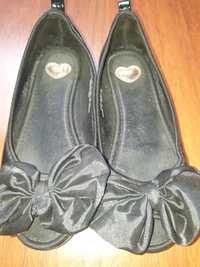 Vand pantofi decupați in fata mar 31 Hm cu funda din satin