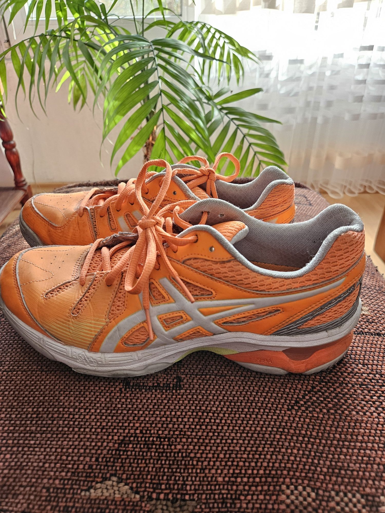 Маратонки на Asics