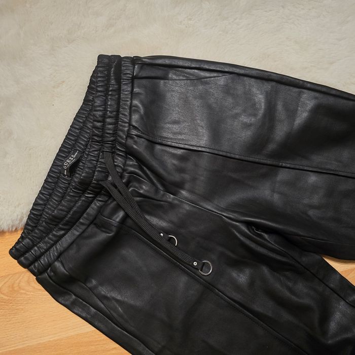 Кожен панталон Guess