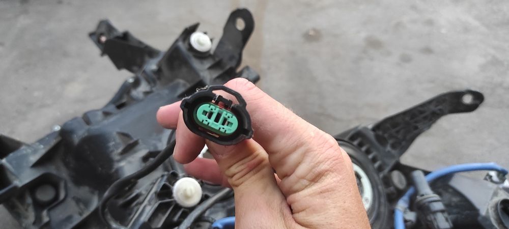 Land cruiser б\у правая сторона фара